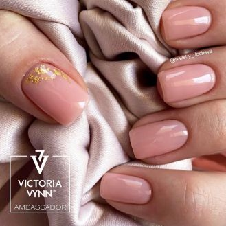 Gel Polish Color No. 004 Marshmallow 8ml - Victoria Vynn - Hudpleiegrossisten